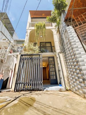 Ngã 4 phú nhuận, sd 108m2, 3t btct, sân để xe siêu rộng — ảnh 1