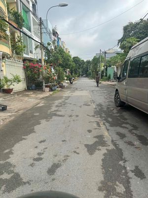 Bán nhà 2 căn đôi 8x20m hai lau 8 phòng kdc bình hưng — ảnh 1