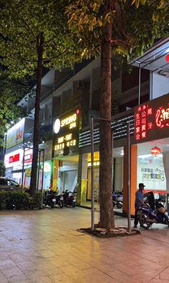 3 căn nhà phố Liền Kề China Tower. ngang 21m ,1500m2 , 3 tầng — ảnh 1