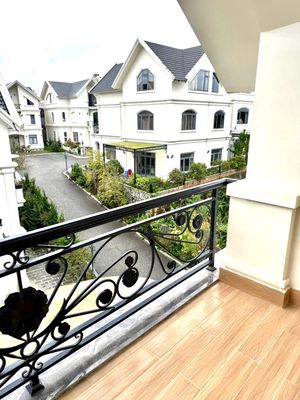 Cho thuê villa 10 phòng ngủ có sân rộng đường măng lin giá 30 — ảnh 1