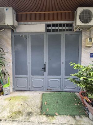 Nhà hẽm xe hơi, khu dân cư yên tĩnh — ảnh 1