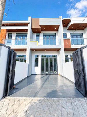 Bán căn nhà xây hiện đại gần cuối đường đồng khởi — ảnh 1