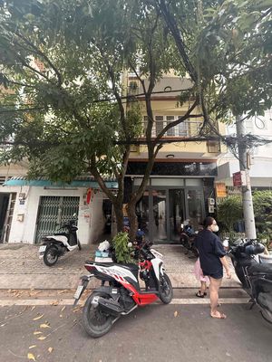 Nhà mới full nội thất mặt tiền đường q7 — ảnh 1