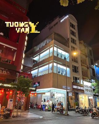 Shop thời trang Góc 2MT Nguyễn Trãi, Q1. Dt: 5x20m, Kc: trệt 3 lầu — ảnh 1
