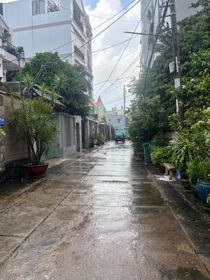 Nhà chính chủ lâu năm 2 tầng - sân trước nhà 10m oto quay đầu đỗ cửa — ảnh 1