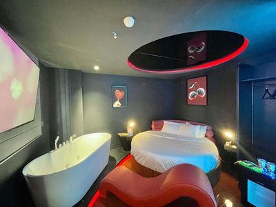 Ngang đẹp 10.2m nở hậu 13.8m. Dòng tiền 1.8 Tỷ/năm. Giảm mạnh 2.5 Tỷ — ảnh 1