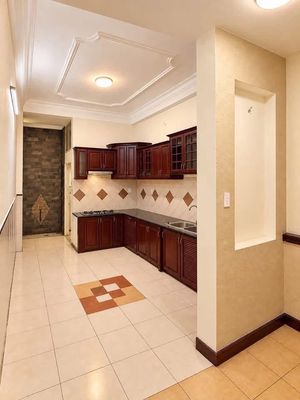 Cho thuê nhà 3 lầu mặt tiền kinh doanh Dĩ An - Bình Dương — ảnh 1