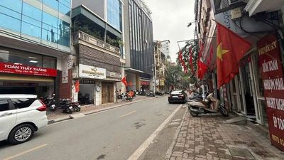 Bán tòa nhà mặt phố Ngã Tư Sở, Thanh Xuân, 9 tầng, 180tr/th — ảnh 1