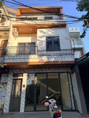 Bán Nhà 3 tầng thiết kế căn hộ cho thuê mặt tiền Hồ Tùng Mậu — ảnh 1