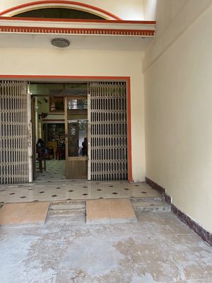 Cho thuê mặt bằng nhà mặt tiền lớn gần ngã tư đông đúc — ảnh 1