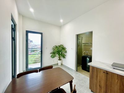Cho thuê căn hộ 1 phòng ngủ có cửa sổ lớn gần ngay ngã năm đại học giá — ảnh 1