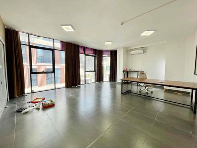 Cho thuê sàn Trần Quang Diệu 100m2 giá 19tr/tháng, thang máy, lô góc — ảnh 1