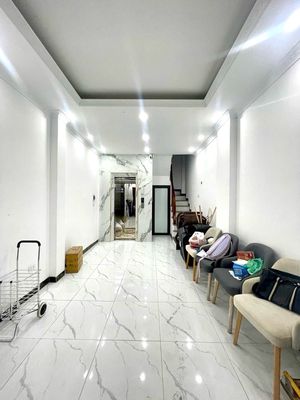 Nhà 6 tầng thang máy 8.2 tỷ, gần hồ Linh Đàm, chợ Đại Từ — ảnh 1