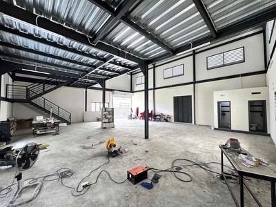Nhà xưởng đẹp mới(300m2)1 trệt 1 lầu,gần ngã tư bốn xã — ảnh 1