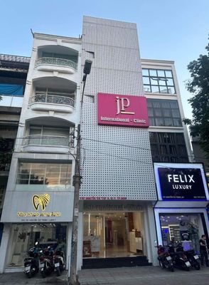 Spa - nha khoa 115 Nguyễn Cư Trinh, Q1. Dt: 5x18m, Kc: trệt 4 lầu TM — ảnh 1
