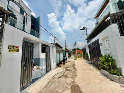 Nhà lầu sat chợ — ảnh 1