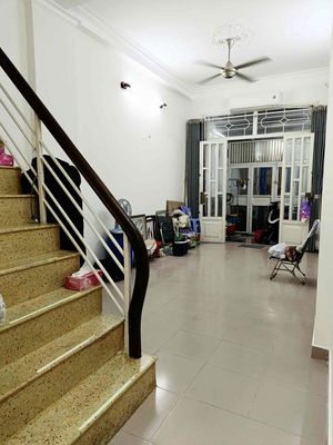 Sẵn 4 máy lạnh sơn mới mặt tiền gần chợ phạm thế hiển — ảnh 1