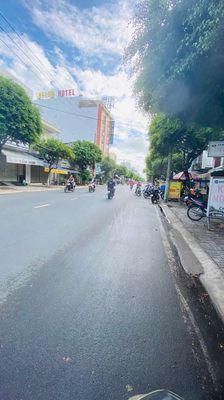 Nhà cho thuê Đường Nguyễn Thái Học — ảnh 1