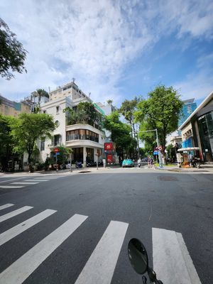 Cho Thuê Nhà Góc 2Mt Lê Thánh Tôn 9x18 Trệt 3 Lầu Suốt P.Bến Nghé Q.1 — ảnh 1
