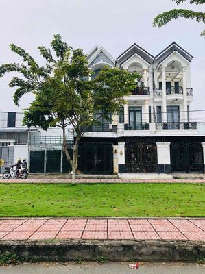Nhà 2 lầu - kdc hưng phú - mặt tiền công viên 26/3 - giá: 3.8x tỷ — ảnh 1
