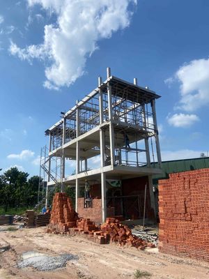 Bán nhà mới xây 3 tầng 150m2 đất có 2 mặt tiền ngay chợ hoà phú tp mơi — ảnh 1