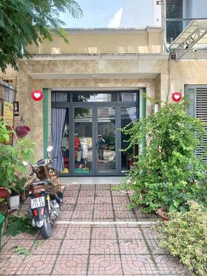 Nhà Phước Bình gần Đỗ Xuân Hợp, sạch sẽ, vỉa hè rộng 5m. Văn Phòng - Ở — ảnh 1