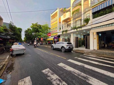 Cặp nhà vị trí siêu đẹp mặt tiền tôn đản full nội thất — ảnh 1