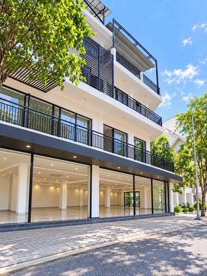 Cho thuê mặt bằng góc 2 mặt tiền – kế bên vincom quận 7 — ảnh 1