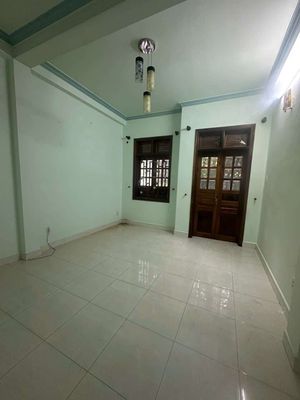 Nhà Phước Bình gần Đỗ Xuân Hợp, 3 tầng | 5pn-3wc, vỉa hè rộng — ảnh 1