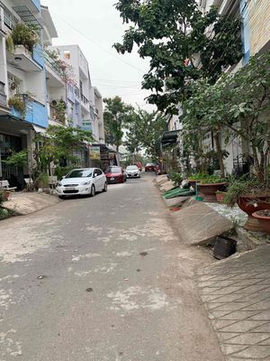 Nhà trệt lầu, 4,5x16m 03phòng sẵn 03máy lạnh KDC Hưng Phú1 — ảnh 1