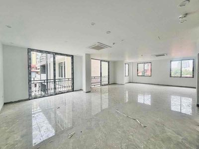 Còn *** 1 sàn Nguyên Hồng 80m2 chỉ 15tr/tháng, thang máy, lô góc — ảnh 1