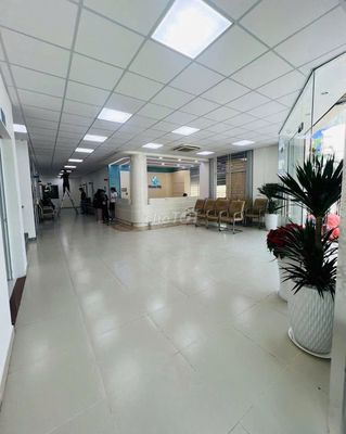 Cho thuê nhà mặt tiền nguyễn oanh 6x20 trệt 3 lầu -sàn suốt thang máy — ảnh 1