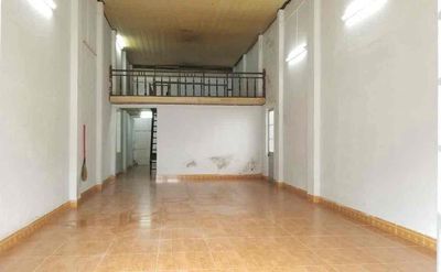 Cho thuê nhà cấp 4 gác lửng MT đường 10.5m sầm uất Huỳnh Ngọc Huệ — ảnh 1