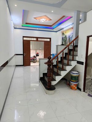 Bán Nhà Lầu Trệt Sổ Chung Thổ Cư Ngã Tư Bình Chuẩn - Giá Rẻ 1.07 Tỷ — ảnh 1