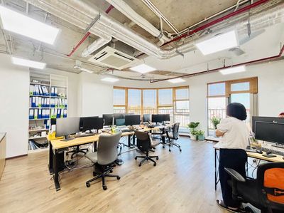 Cho thuê văn phòng Đội Cấn 140m2 26tr lô góc view hồ full kính — ảnh 1