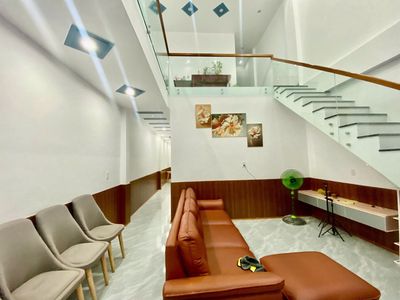 Cho thuê nhà mới xây đẹp 3 phòng ngủ đầy đủ nội thất phía tây nha — ảnh 1