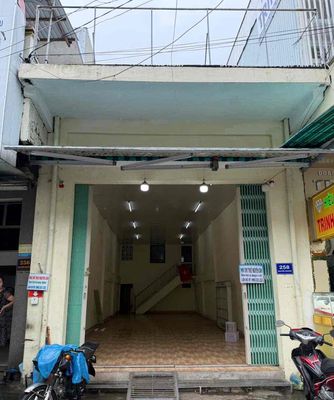 Mặt tiền chợ Quảng Ngãi — ảnh 1