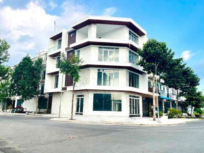 Cho thuê nhà trệt 3 lầu có nội thất góc 02 mặt tiền kdc hồng loan — ảnh 1