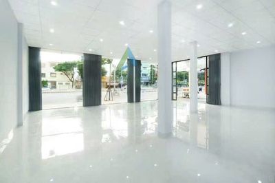 Cho thuê nhà 2 tầng 2 mặt tiền ngang 14m đường ngũ hành sơn — ảnh 1