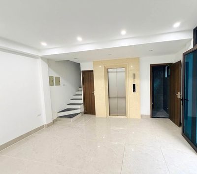 Nhà 6 tầng thang máy Thạch Bàn, Long Biên - 8.x tỷ — ảnh 1