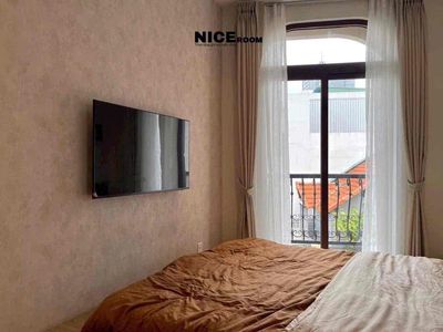1pn tone trắng be – phòng khách rộng – gần cầu ba son, quận 1 — ảnh 1