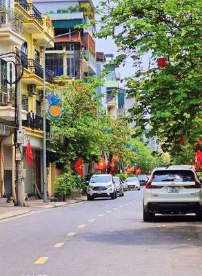 Bán nhà lô góc 5 tầng, 42m2, Trung tâm Thanh Trì, ô tô đỗ cửa — ảnh 1