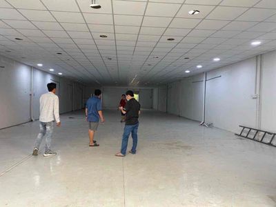 Xưởng 300m 10x30 Nguyễn văn cự Bình Tân nền epoxy — ảnh 1