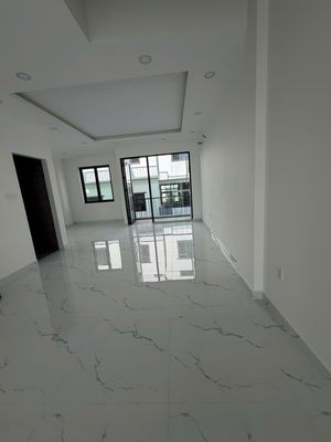 Phòng Mặt sau, tầng 2, đi chung thang máy ngay shophouse Thái sơn 2 — ảnh 1