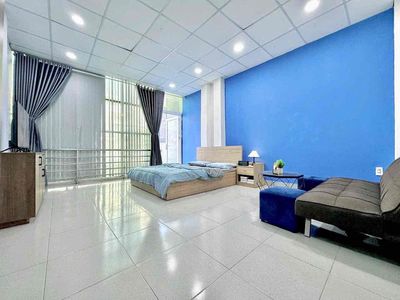 Căn hộ 2pn ban công 50m2 full nội thất - thang máy ngay cầu kiệu — ảnh 1