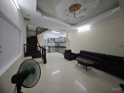 Cho thuê nhà Hoàng Cầu 35m² x 5 tầng, 3PN, MT 4,8m, ngõ 3m chỉ 15tr — ảnh 1