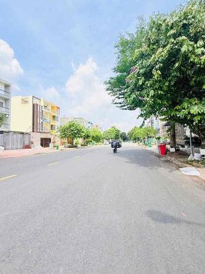 Nhà 1 trệt 2 lầu St đường III, KDC Khang Điền, Dt: 156m2/28 Triệu — ảnh 1