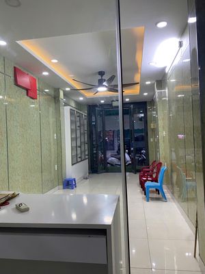Nhà 𝗠𝗮̣̆𝘁 𝗧𝗶𝗲̂̀𝗻 Trần Tuấn Khải gần 𝐂𝐡𝐨̛̣ 𝐇𝐨̀𝐚 𝐁𝐢̀𝐧𝐡, đầy đủ nội thất. — ảnh 1