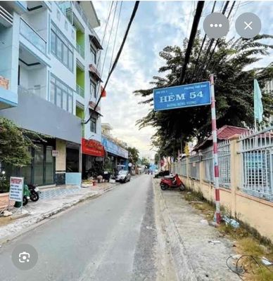 Nhà mặt tiền hẻm ô tô trung tâm — ảnh 1