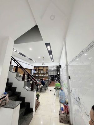 Nhà 2 tầng kiên cố, 3PN, sân ô tô rộng tại KDC Bình Đáng, Thuận An — ảnh 1